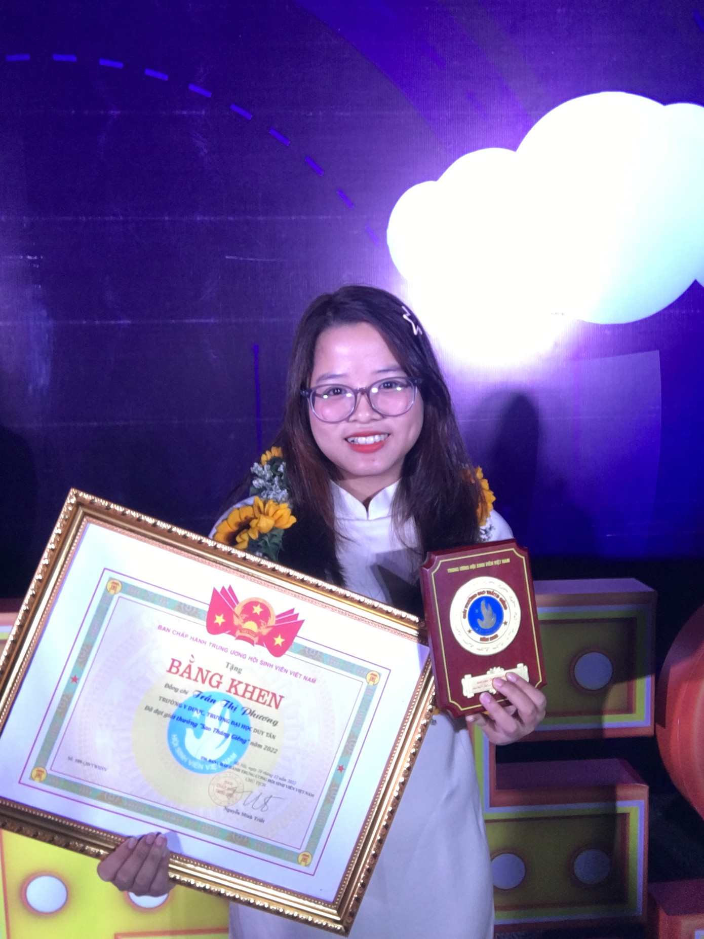 Trần Thị Phương là sinh viên ưu tú và được nhiều người yêu mến. (Ảnh: NVCC)