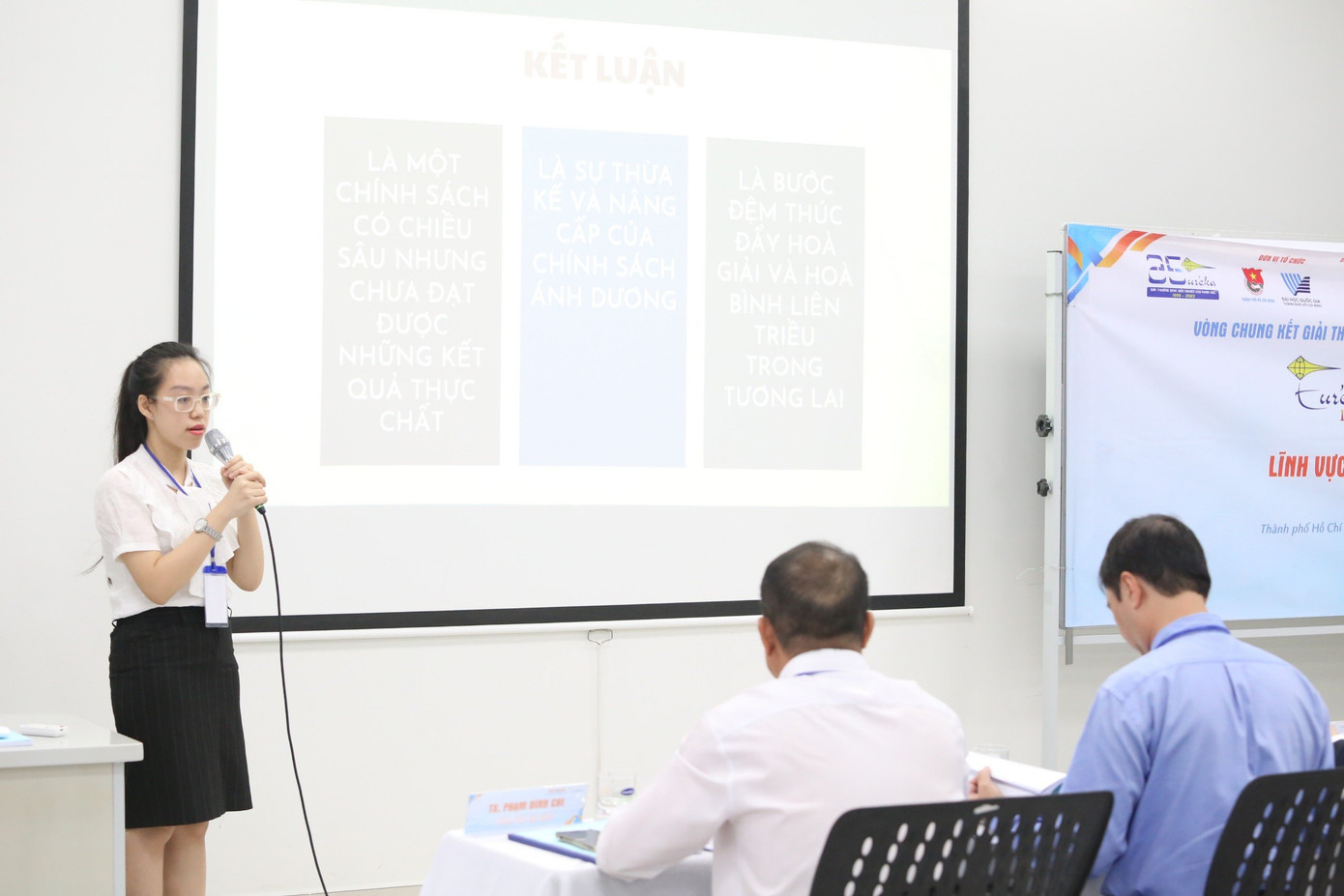 Tại vòng Chung kết, thí sinh dự thi bảo vệ đề tài trước Hội đồng Ban Giám khảo. Tại vòng Chung kết, thí sinh dự thi bảo vệ đề tài trước Hội đồng Ban Giám khảo.