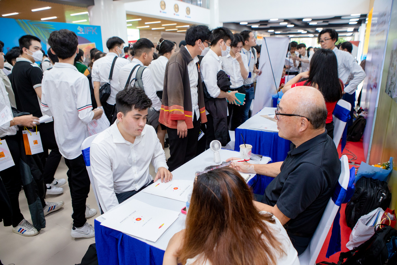 Nhiều doanh nghiệp Nhật sẵn sàng chi "lương khủng" để tuyển sinh viên.