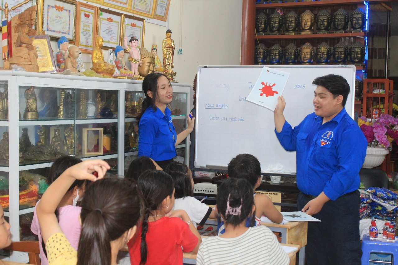 Được đồng hành cùng các em nhỏ trên con đường học tập là động lực để Tấn Tài cống hiến hết mình cho chiến dịch.