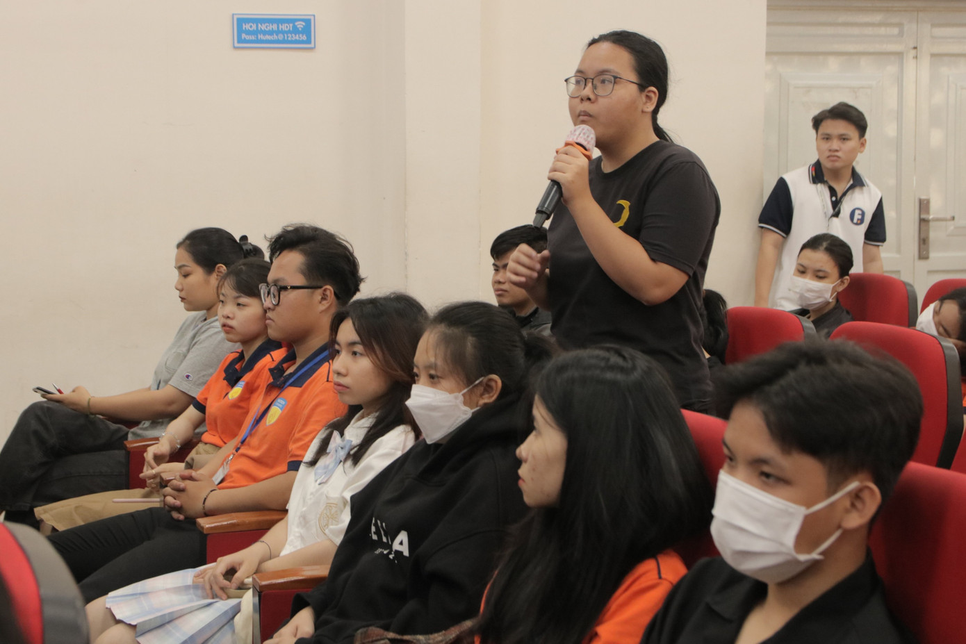 Vấn đề được nhiều sinh viên quan tâm chính là cơ hội việc làm trong bối cảnh số hóa hiện nay. Vấn đề được nhiều sinh viên quan tâm chính là cơ hội việc làm trong bối cảnh số hóa hiện nay.