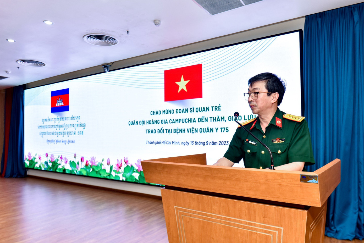 Đại tá Trương Đình Cẩm - Phó giám đốc Bệnh viện Quân y 175 phát biểu tại chương trình.