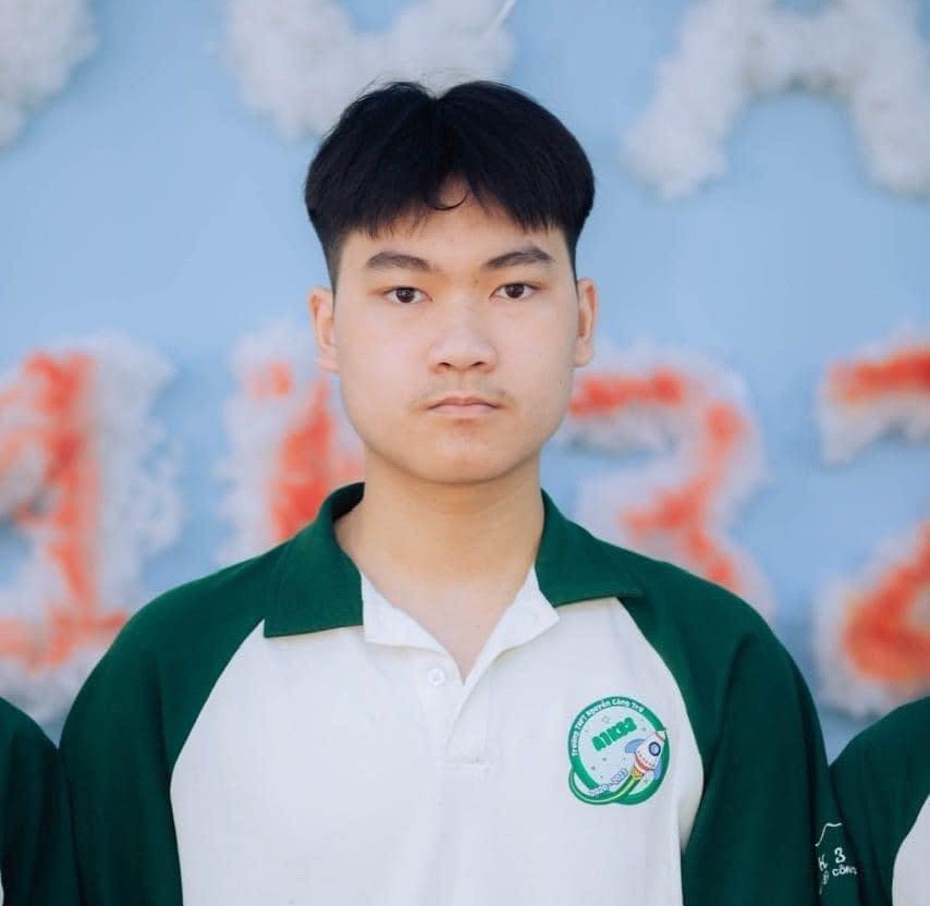 Thủ khoa khối A01 tỉnh Hà Tĩnh Phan Tuấn Hiệp là học sinh trường THPT Nguyễn Công Trứ (Nghi Xuân, Hà Tĩnh). Ảnh: Nghi Xuân Thủ khoa khối A01 tỉnh Hà Tĩnh Phan Tuấn Hiệp là học sinh trường THPT Nguyễn Công Trứ (Nghi Xuân, Hà Tĩnh). Ảnh: Nghi Xuân