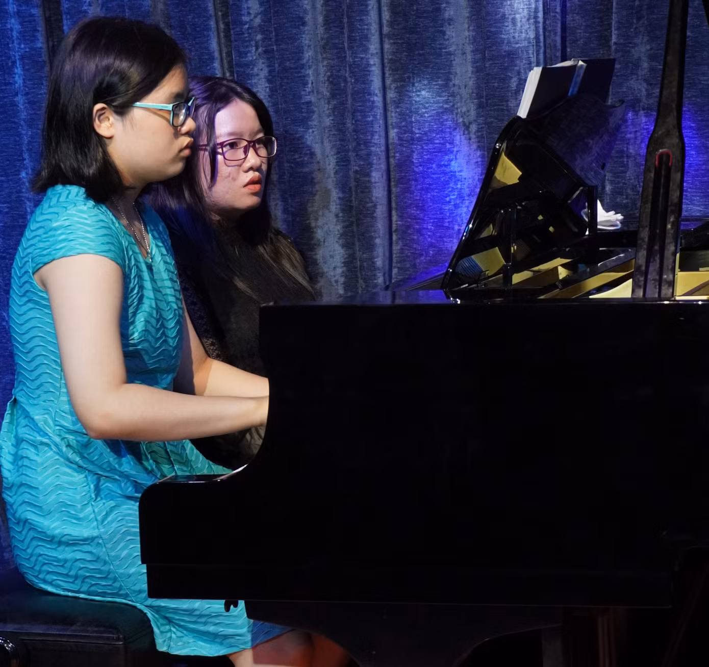 Ngoài học viên của mình, buổi concert còn có sự kết hợp với bạn bè và học viên của bạn Mỹ Dung. (Ảnh: NVCC).