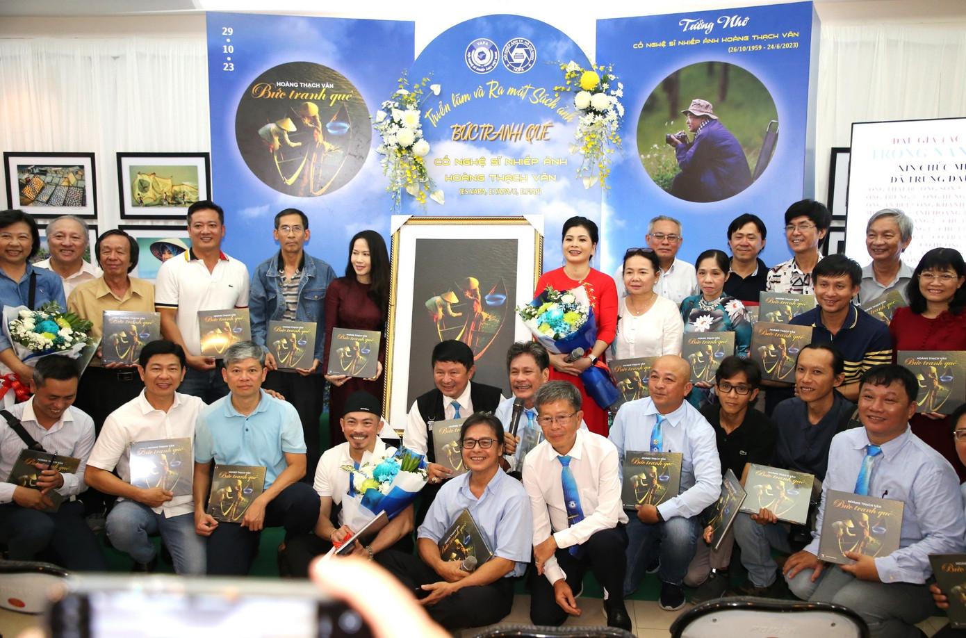 Các tác phẩm của NSNA Hoàng Thạch Vân được nhiều bạn bè, đồng nghiệp đấu giá, lưu giữ.