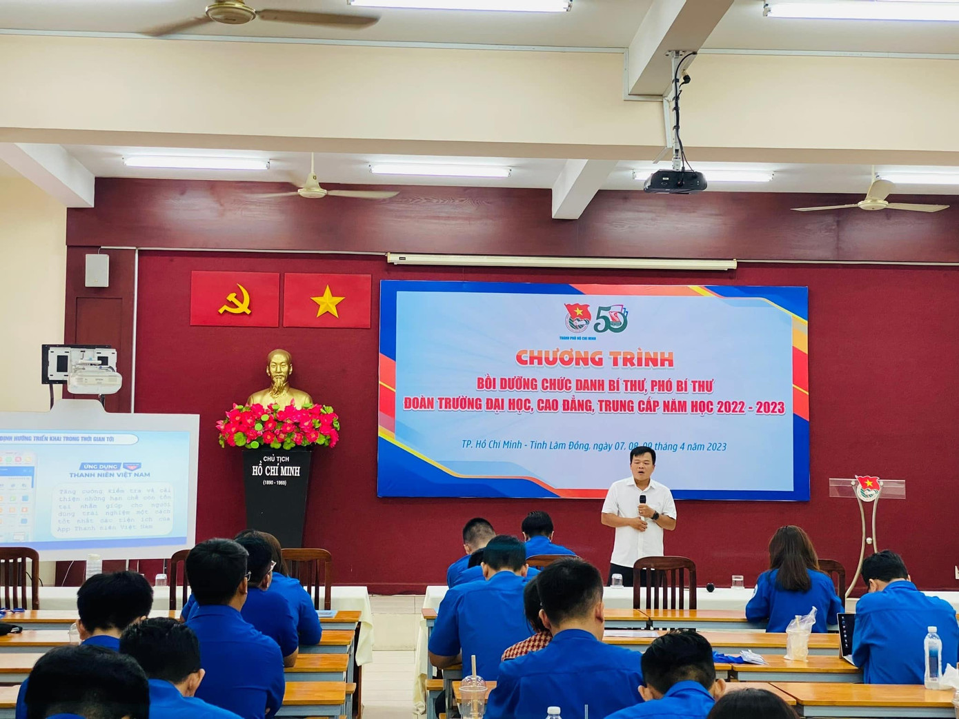 Anh Nguyễn Hải Nam, Phó Chánh Văn phòng T.Ư Đoàn trình bày chuyên đề tại chương trình. (Ảnh: TLTĐ) Anh Nguyễn Hải Nam, Phó Chánh Văn phòng T.Ư Đoàn trình bày chuyên đề tại chương trình. (Ảnh: TLTĐ)