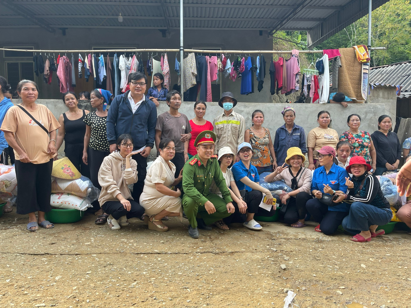 Mang Xuân đến những hoàn cảnh khó khăn là điều hạnh phúc của cả đội.