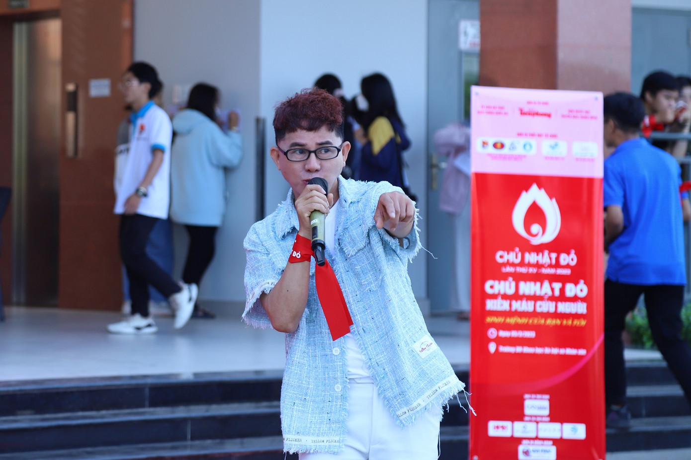 Nam ca sĩ Cáp Anh Tài đã trở thành gương mặt quen thuộc trong các chương trình xã hội do báo Tiền Phong tổ chức. Nam ca sĩ Cáp Anh Tài đã trở thành gương mặt quen thuộc trong các chương trình xã hội do báo Tiền Phong tổ chức.