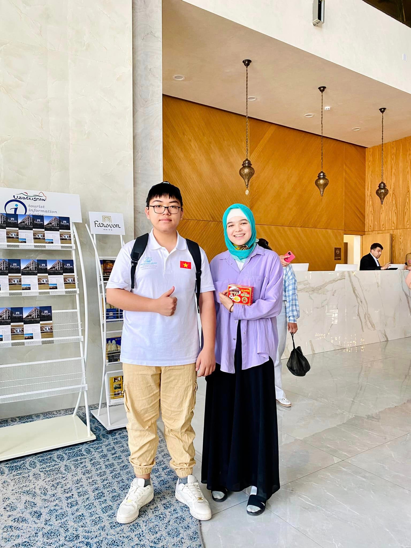 Đỗ Phú Quốc cùng người bạn quốc tế đến từ Uzbekistan. (Ảnh: NVCC) Đỗ Phú Quốc cùng người bạn quốc tế đến từ Uzbekistan. (Ảnh: NVCC)