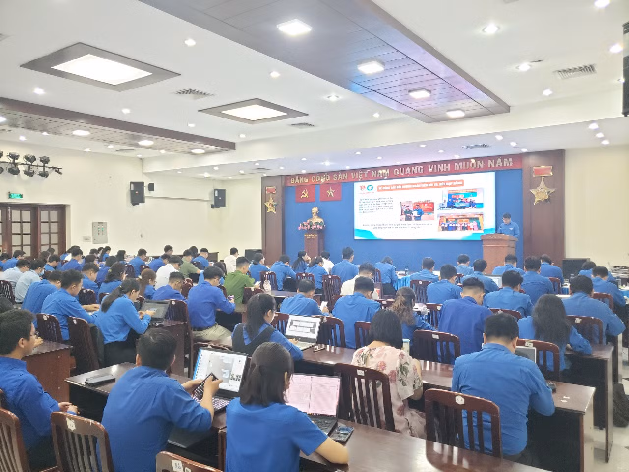 Các đại biểu tham dự Hội nghị.
