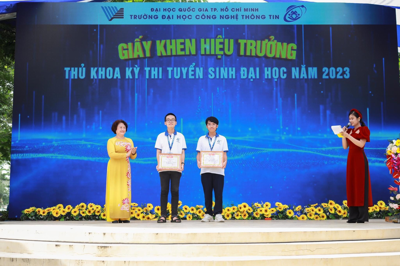 Vũ và Khang được vinh danh tại Lễ khai giảng trường ĐH Công nghệ thông tin (ĐHQG TP. HCM)