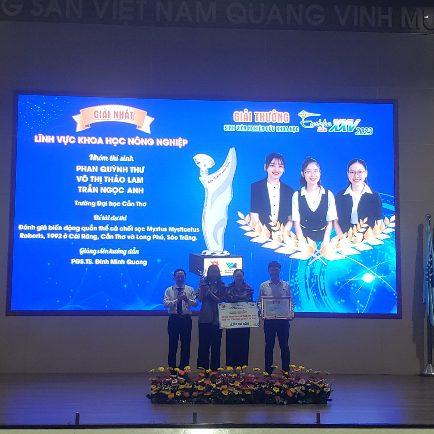 Giải thưởng Sinh viên Nghiên cứu Khoa học Euréka năm 2023 đã trao cho 14 giải Nhất. Giải thưởng Sinh viên Nghiên cứu Khoa học Euréka năm 2023 đã trao cho 14 giải Nhất.