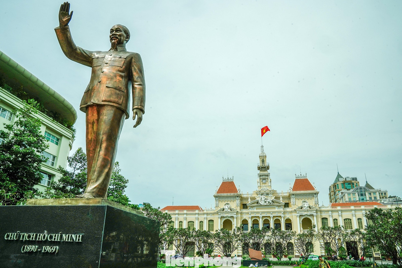 Nhiều bạn trẻ đang mong chờ được tham quan tòa nhà UBND TP. HCM. (Ảnh: Phạm Nguyễn) Nhiều bạn trẻ đang mong chờ được tham quan tòa nhà UBND TP. HCM. (Ảnh: Phạm Nguyễn)