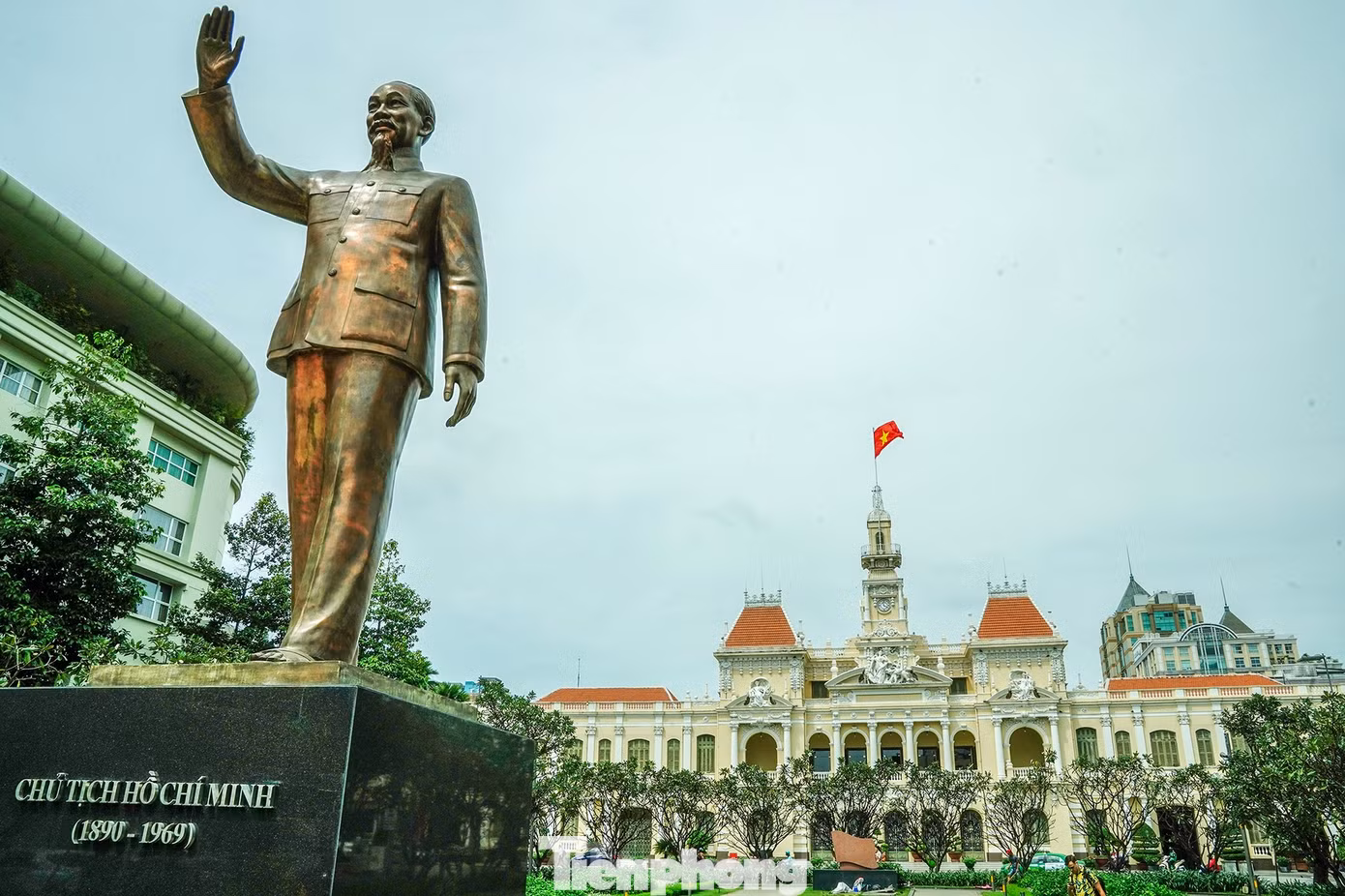 Nhiều bạn trẻ đang mong chờ được tham quan tòa nhà UBND TP. HCM. (Ảnh: Phạm Nguyễn) Nhiều bạn trẻ đang mong chờ được tham quan tòa nhà UBND TP. HCM. (Ảnh: Phạm Nguyễn)