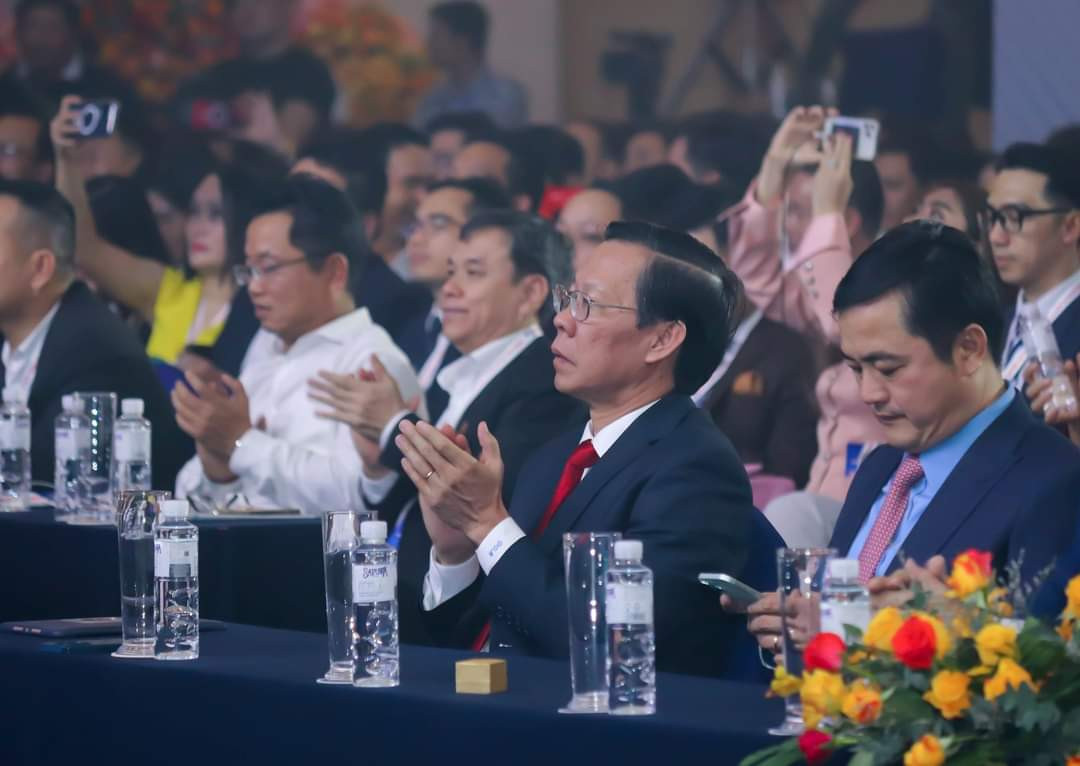 Các đại biểu lãnh đạo Thành phố tham dự Phiên trọng thể Đại hội.