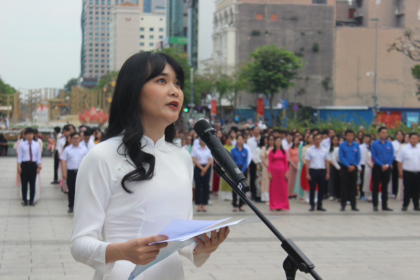 Một bạn sinh viên đã chia sẻ cảm xúc tại Lễ dâng hương trước tượng đài Bác.