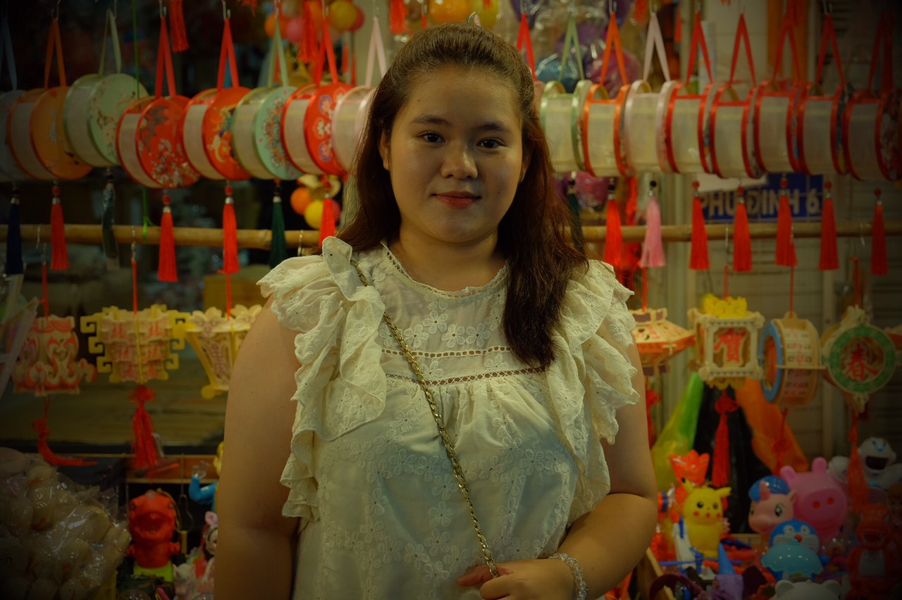 “Điều khiến mình thích nhất là cách bài trí của các gian hàng rất bắt mắt, có rất nhiều mẫu mã để cho mọi người lựa chọn", Nguyên Thảo (17 tuổi) đã bày tỏ sự thích thú của mình khi đi tham quan các gian hàng.