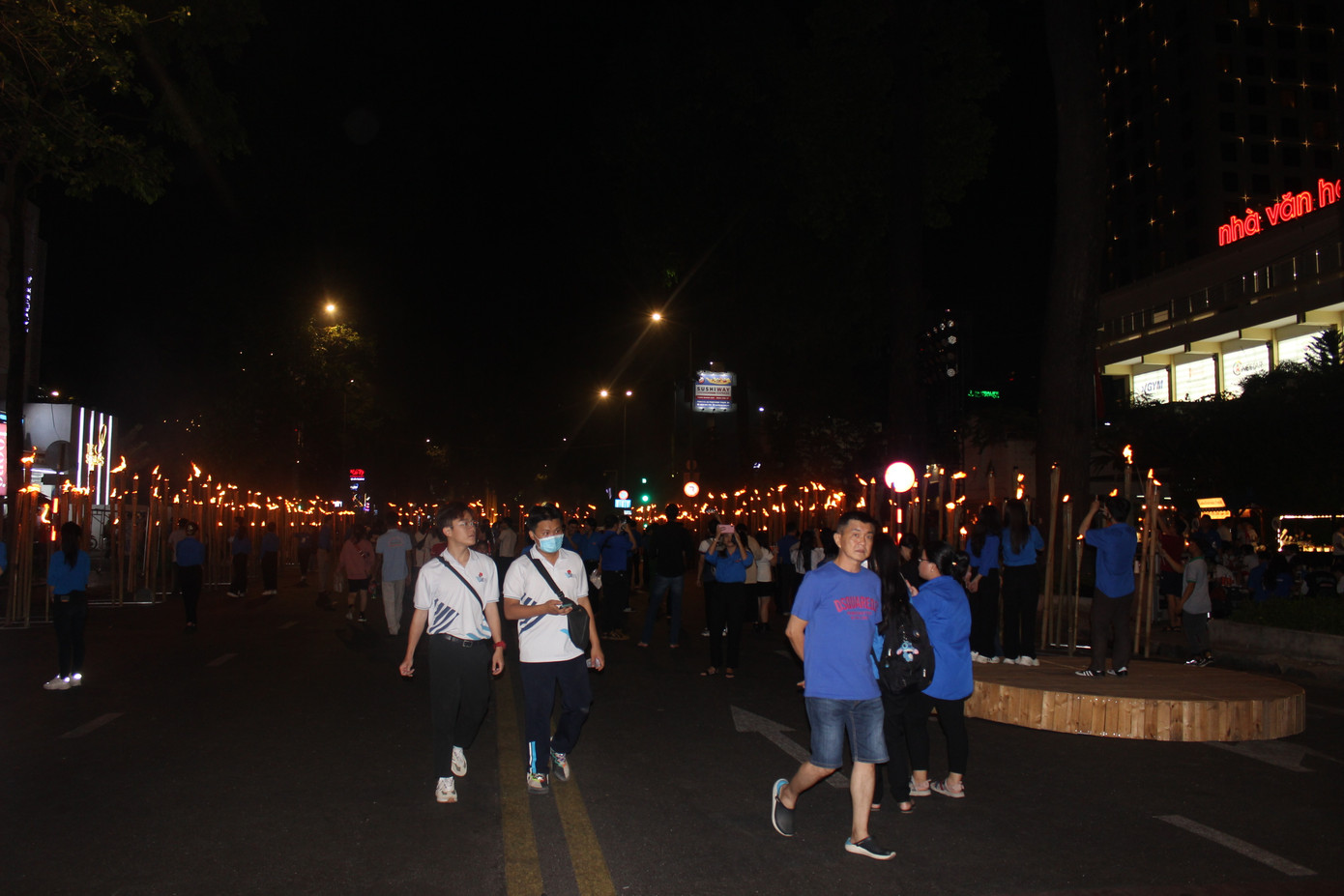 Con đường ánh sáng Phạm Ngọc Thạch (trước Nhà văn hóa Thanh niên TP. HCM) với thông điệp hưởng ứng 'Giờ Trái đất' năm 2023. Con đường ánh sáng Phạm Ngọc Thạch (trước Nhà văn hóa Thanh niên TP. HCM) với thông điệp hưởng ứng 'Giờ Trái đất' năm 2023.