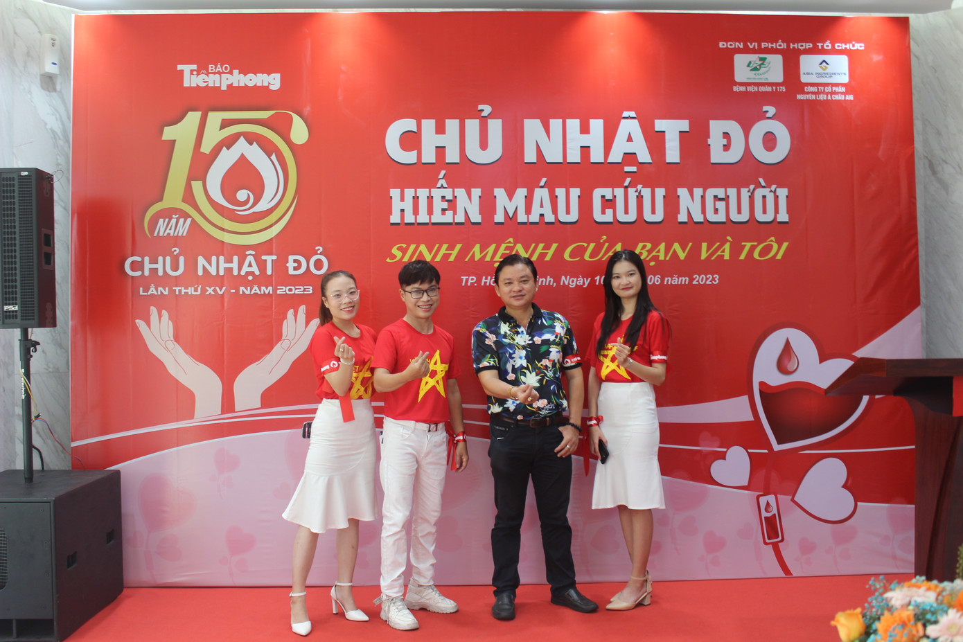 Chương trình có sự đồng hành của nhạc sĩ Hồng Sơn, nhóm Tre Việt.