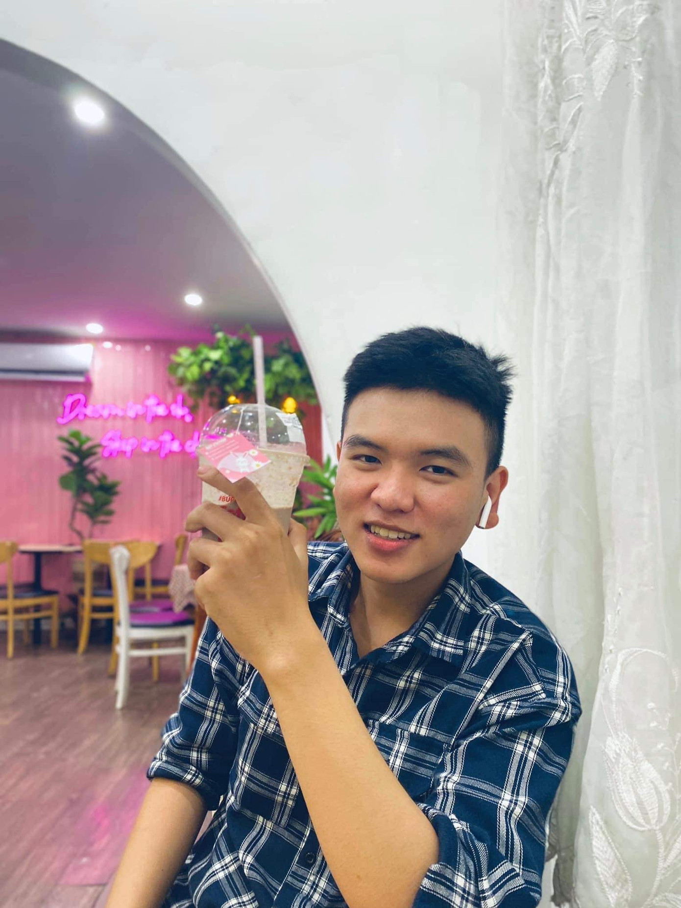 Phạm Đình Chân tích cực tham gia các hoạt động tại môi trường mới. (Ảnh: NVCC)