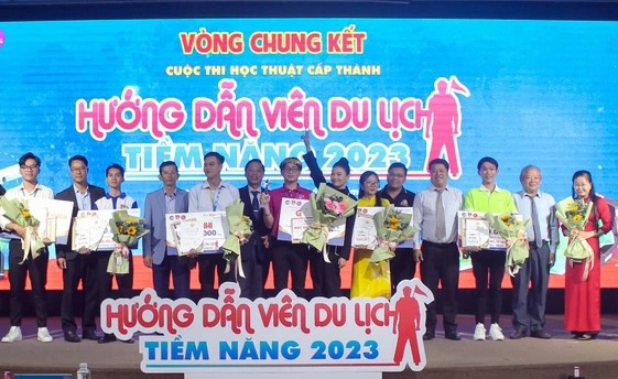 Nguyễn Nam Việt (trường ĐH Tài chính – Marketing) đã giành giải Nhất cuộc thi. (Ảnh: Đoàn trường)