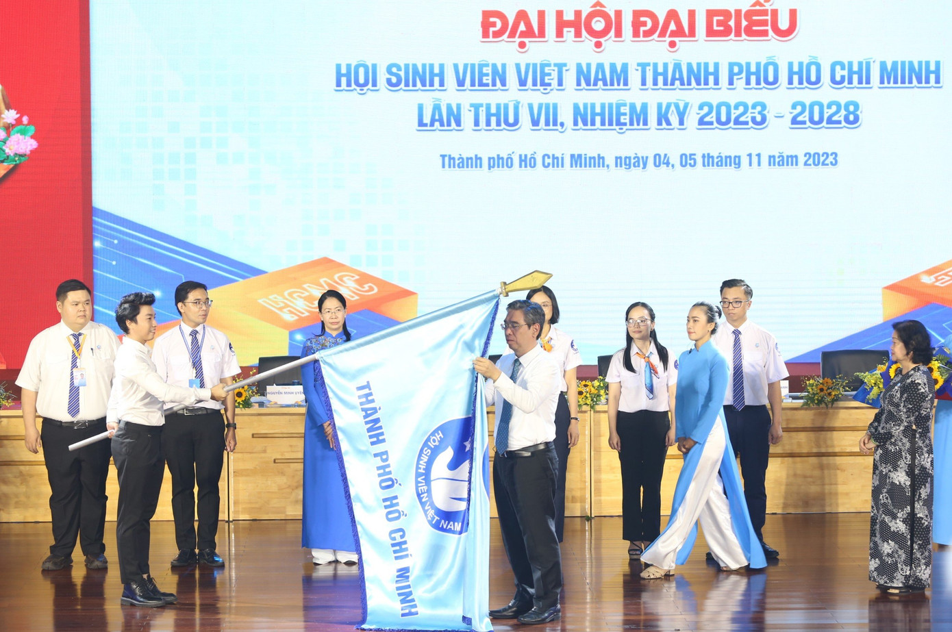 Hội Sinh viên TP. HCM vinh dự nhận Huân chương Lao động hạng Ba tại Đại hội. (Ảnh: Ngô Tùng) Hội Sinh viên TP. HCM vinh dự nhận Huân chương Lao động hạng Ba tại Đại hội. (Ảnh: Ngô Tùng)