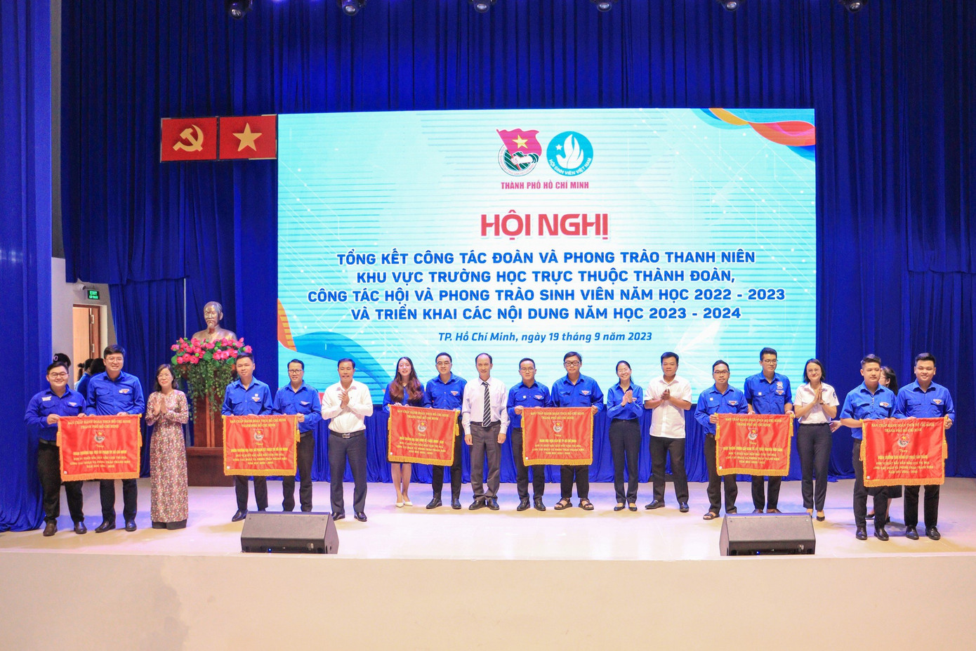 Các tập thể được vinh danh tại Hội nghị tổng kết công tác Đoàn và phong trào thanh niên khu vực trường học trực thuộc Thành Đoàn TP. HCM.