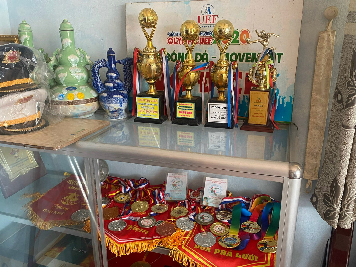 Những thành tích mà Bá Dương đã giành được. Những thành tích mà Bá Dương đã giành được.