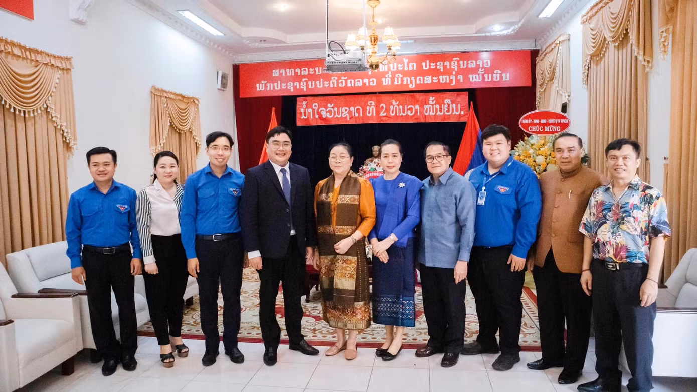 Anh Ngô Minh Hải - Phó Bí thư thường trực Thành Đoàn TP. HCM (thứ tư, từ trái qua). (Ảnh: TLTĐ)