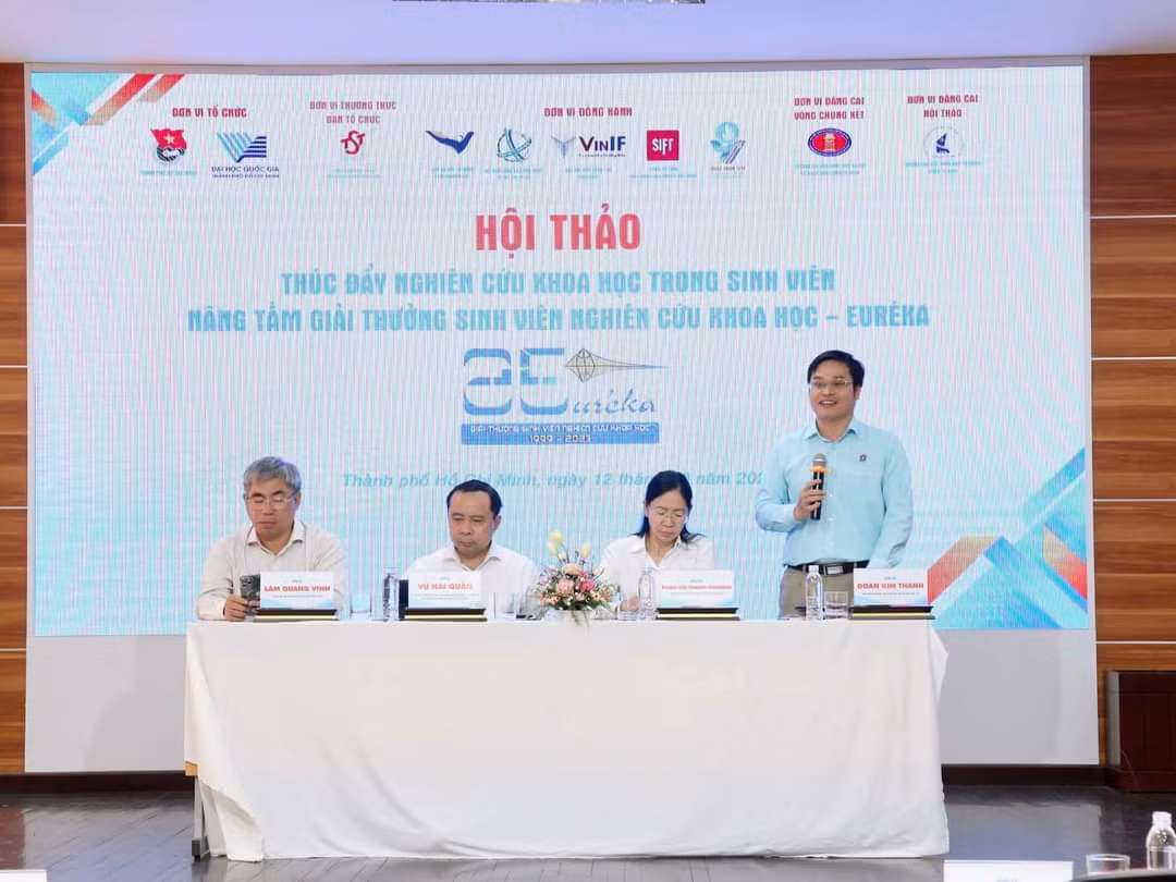 Giám đốc Trung tâm Phát triển Khoa học và Công nghệ trẻ Đoàn Kim Thành phát biểu tại Hội thảo.