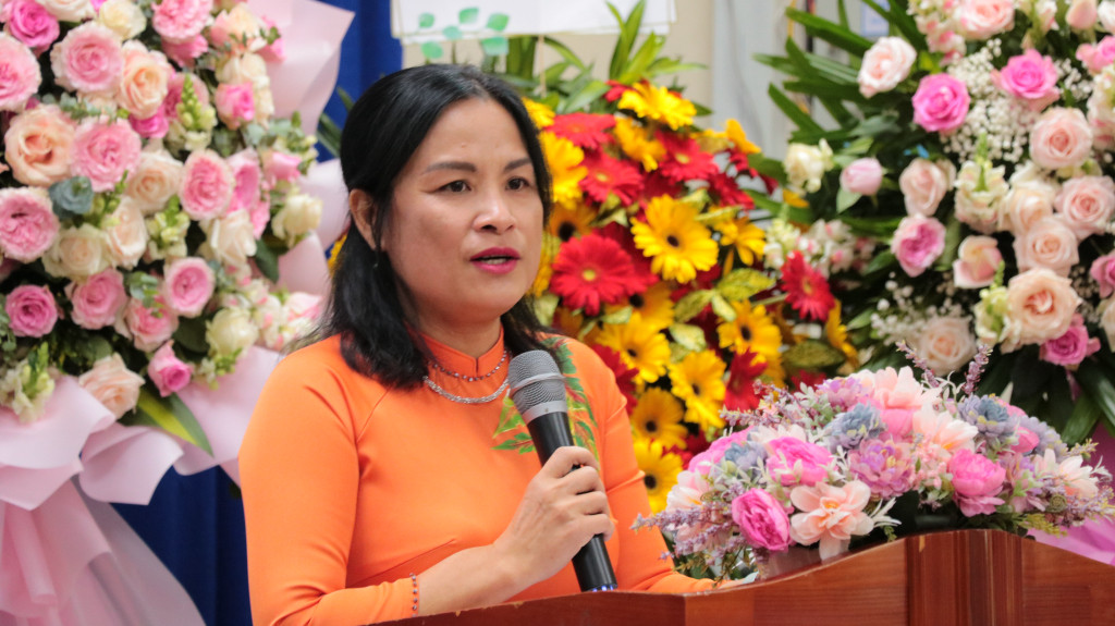 PGS. TS Ngô Thị Phương Lan - Phó Bí thư Đảng uỷ, Hiệu trưởng trường ĐH KHXH&NV chia sẻ trong buổi lễ công bố quyết định. (Ảnh: ĐH KHXH&NV) PGS. TS Ngô Thị Phương Lan - Phó Bí thư Đảng uỷ, Hiệu trưởng trường ĐH KHXH&NV chia sẻ trong buổi lễ công bố quyết định. (Ảnh: ĐH KHXH&NV)