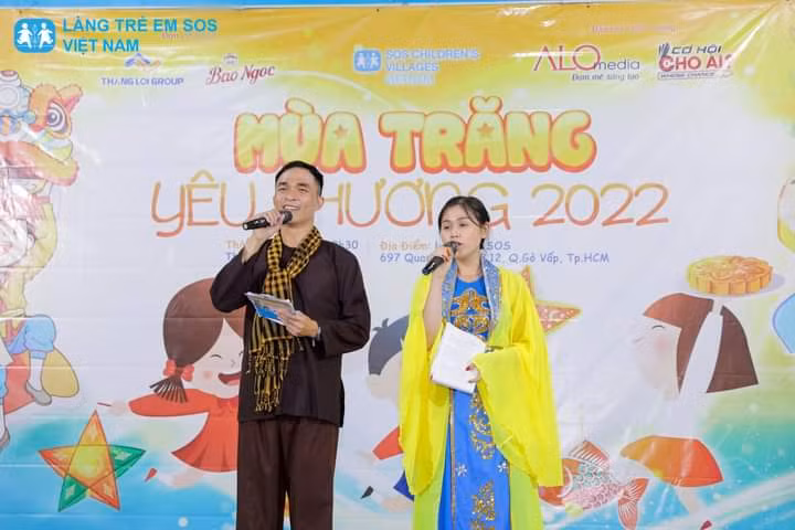 Được cầm mic đứng trên sân khấu là ước mơ và là hoài bão từ nhỏ của Hùng.