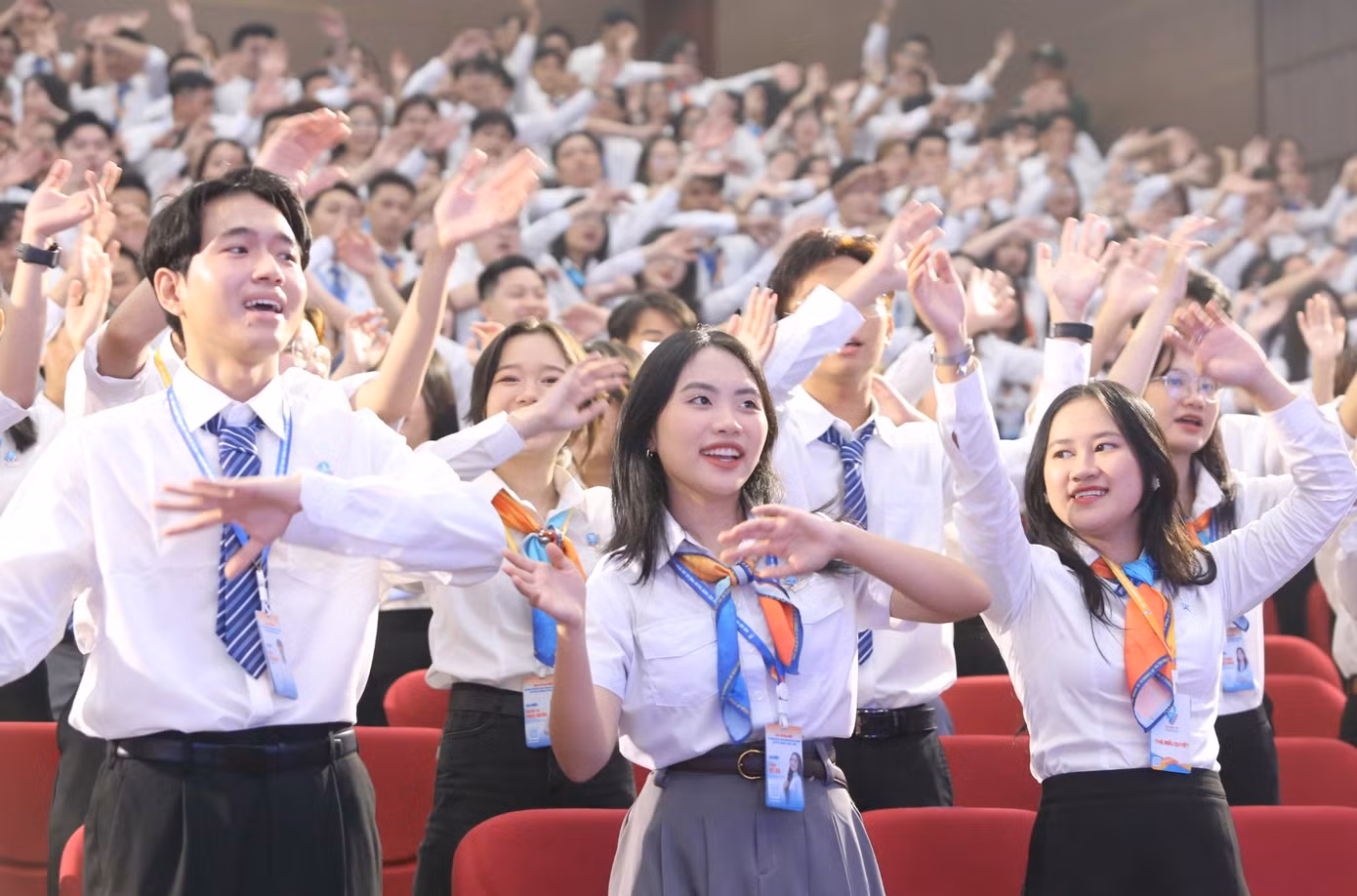 Các đại biểu sinh viên phấn khởi tham dự Đại hội Hội Sinh viên TP. HCM lần thứ VII. (Ảnh: Ngô Tùng)