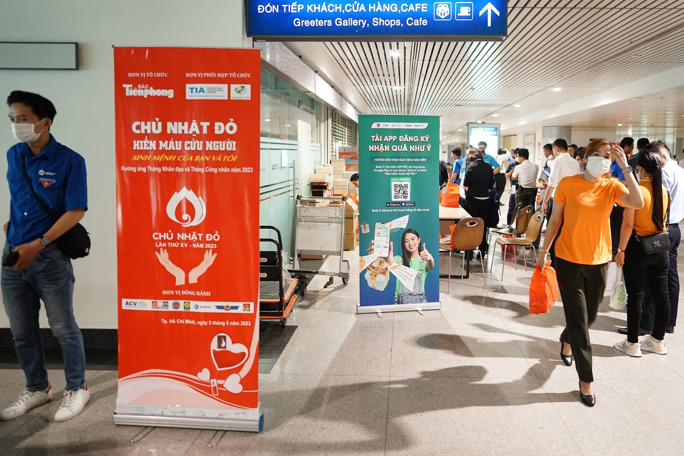 Chương trình có sự đồng hành của Công ty Bảo hiểm MIC Hồ Chí Minh, Công ty Bảo hiểm MIC An Phú, Công ty Bảo hiểm MIC Bắc Sài Gòn, Công ty Bảo hiểm MIC Đông Sài Gòn. Ngoài ra, người tham gia hiến máu được Ban Tổ chức mời ăn sáng tại Phở Bigbowl, thuộc Công ty Autogrill VFS F&amp;B, Sân bay quốc tế Tân Sơn Nhất. Mỗi người tham gia hiến máu còn được nhận 1 phiếu bảo hiểm xe gắn máy của Tổng Công ty Bảo hiểm Quân đội (MIC).