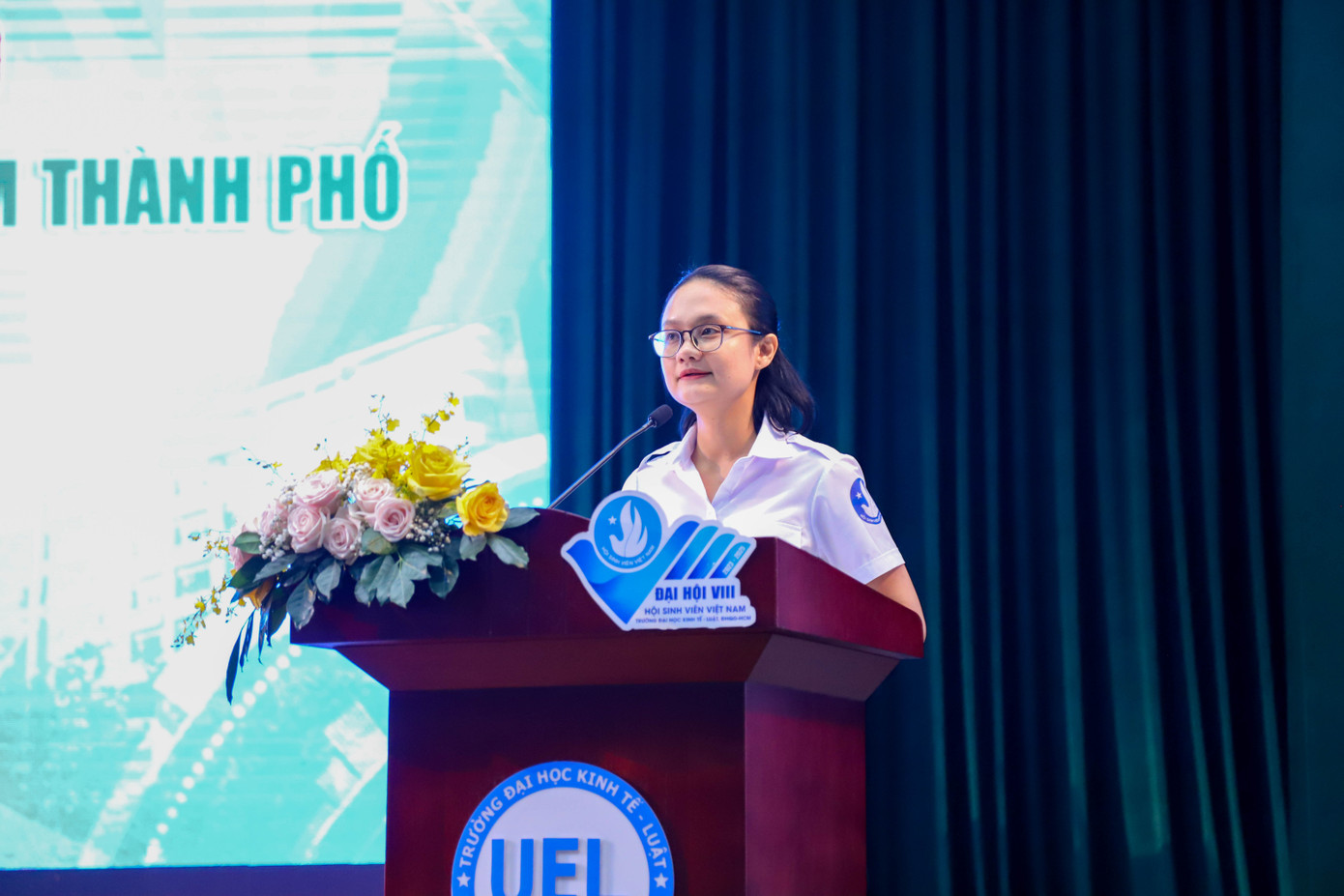 Chị Trần Thu Hà - Phó Bí thư Thành Đoàn, Chủ tịch Hội Sinh viên TP. HCM cũng đã “đặt hàng” cho sinh viên trường ĐH Kinh tế - Luật những mục tiêu quan trọng trong nhiệm kỳ mới. Chị Trần Thu Hà - Phó Bí thư Thành Đoàn, Chủ tịch Hội Sinh viên TP. HCM cũng đã “đặt hàng” cho sinh viên trường ĐH Kinh tế - Luật những mục tiêu quan trọng trong nhiệm kỳ mới.