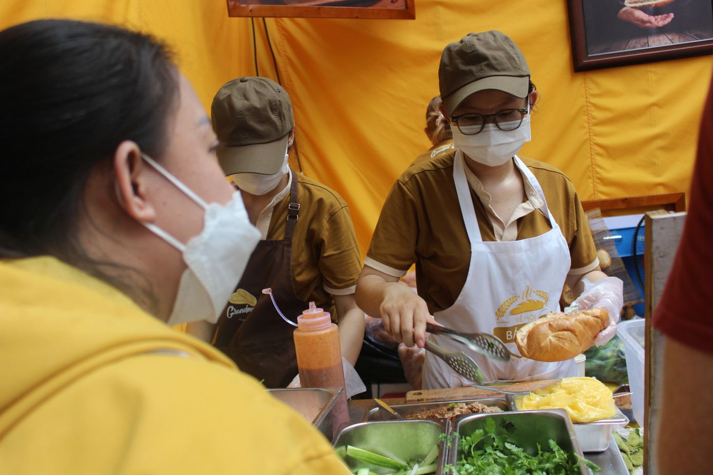 Các sản phẩm bánh mì được bán tại các gian hàng Lễ hội có giá từ 15.000 - 70.000 đồng/ổ.
