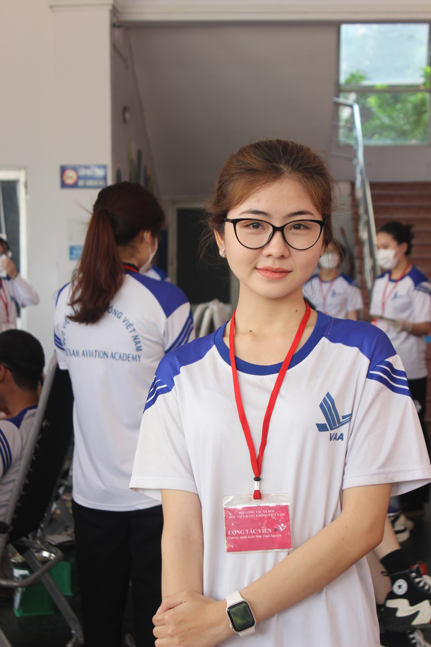 Hồ Hải My phấn khởi khi lần đầu tham gia hỗ trợ tại ngày hội hiến máu Chủ nhật Đỏ.