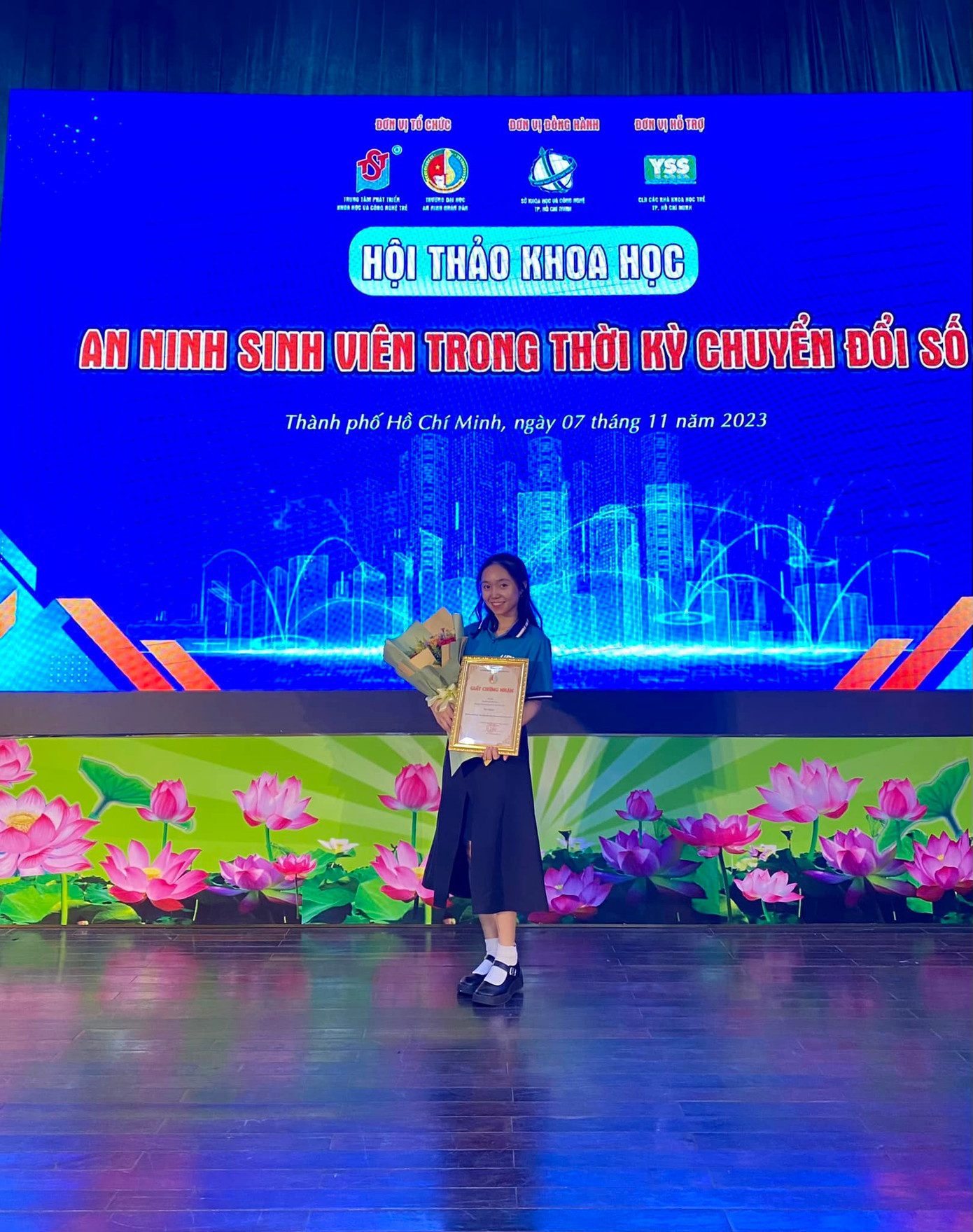 Vừa học vừa làm nhưng Mỹ Hạnh vẫn tham gia và đoạt giải ở nhiều lĩnh vực và cuộc thi lớn nhỏ khác nhau. (Ảnh: NVCC) Vừa học vừa làm nhưng Mỹ Hạnh vẫn tham gia và đoạt giải ở nhiều lĩnh vực và cuộc thi lớn nhỏ khác nhau. (Ảnh: NVCC)