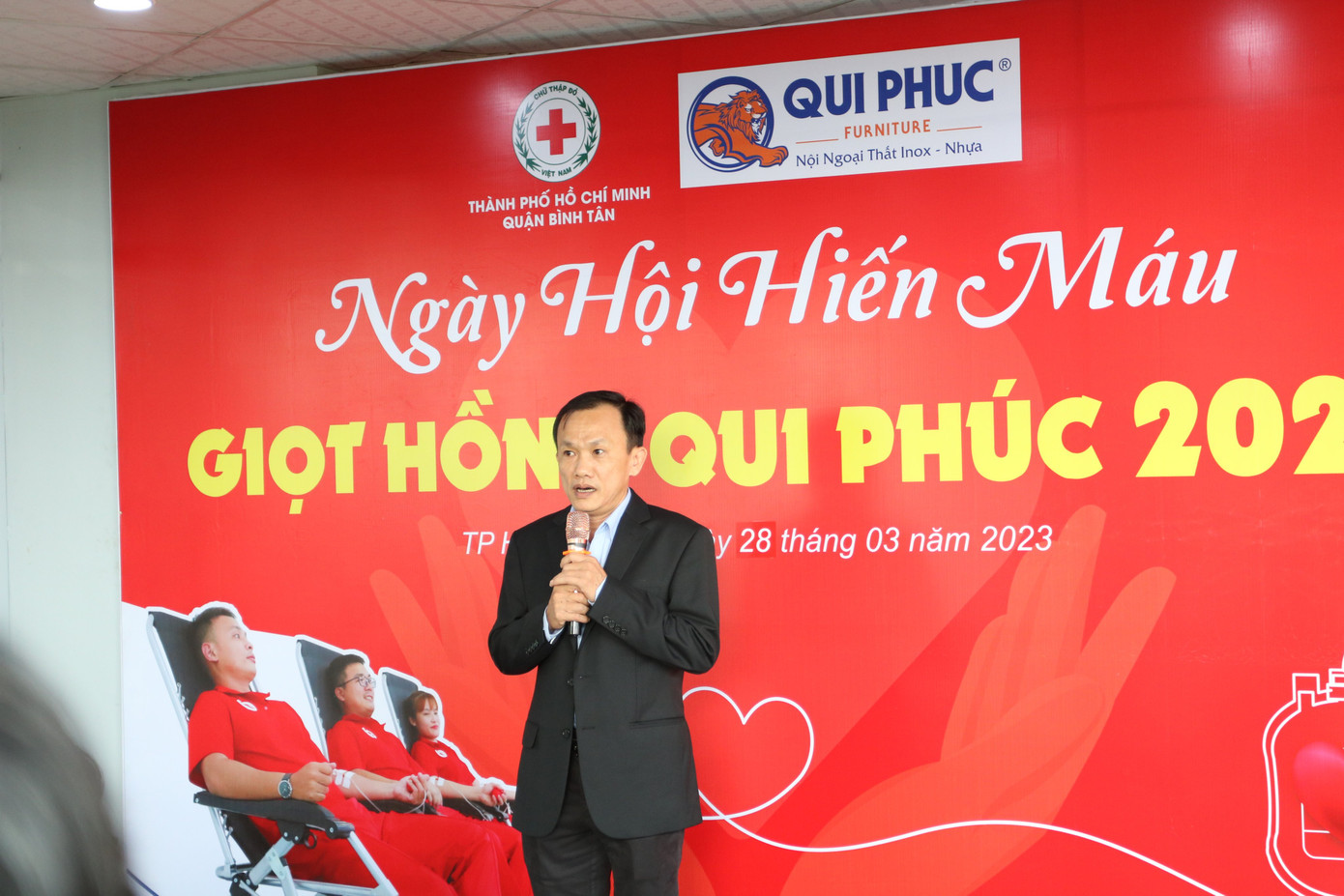 Ông Trần Thái Nguyên - Phó Tổng Giám đốc Công ty Qui Phúc phát biểu tại Ngày hội.