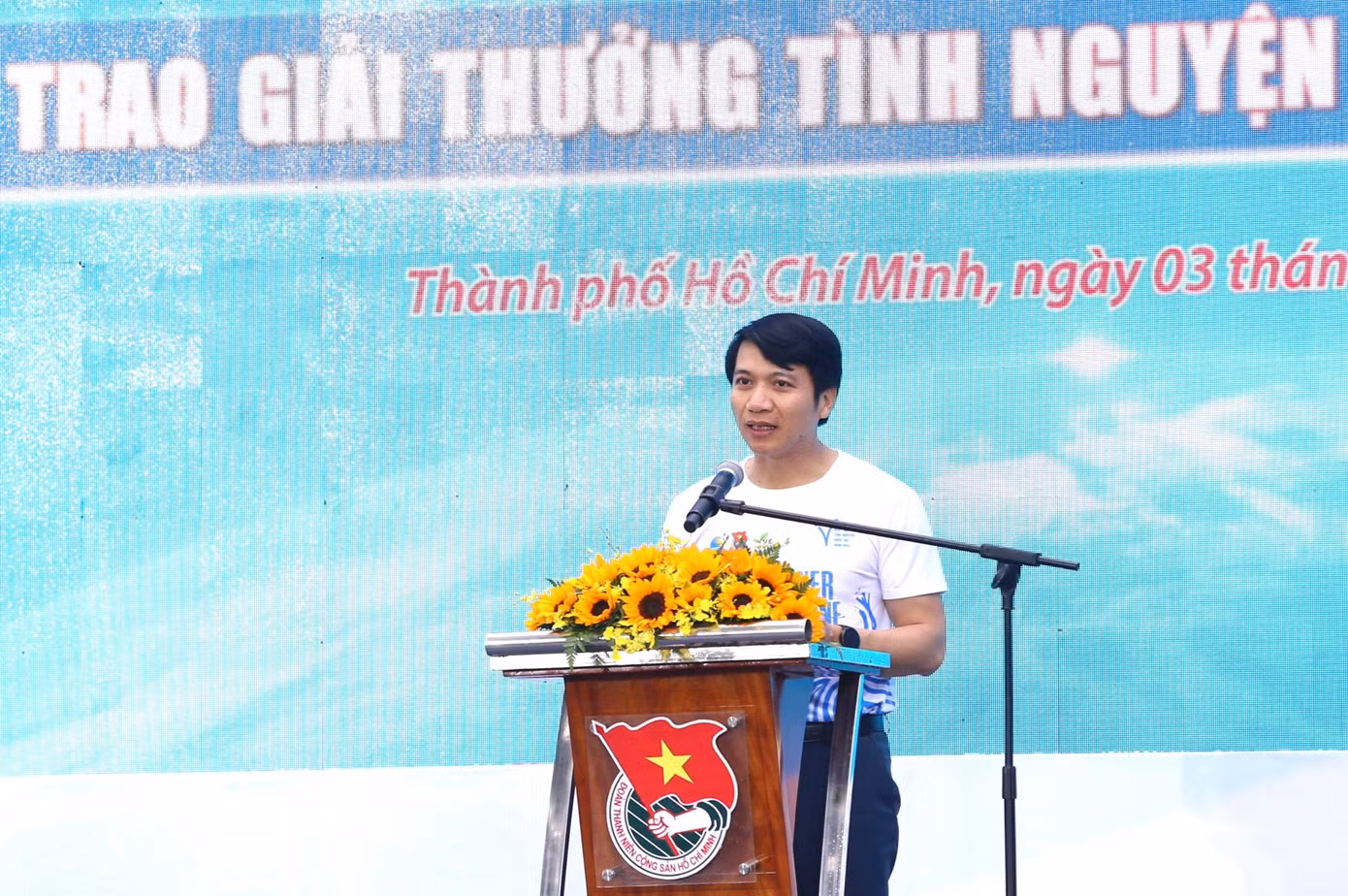Anh Nguyễn Ngọc Lương, Bí thư thường trực T.Ư Đoàn TNCS Hồ Chí Minh, Chủ tịch Hội LHTN Việt Nam phát biểu khai mạc ngày hội.