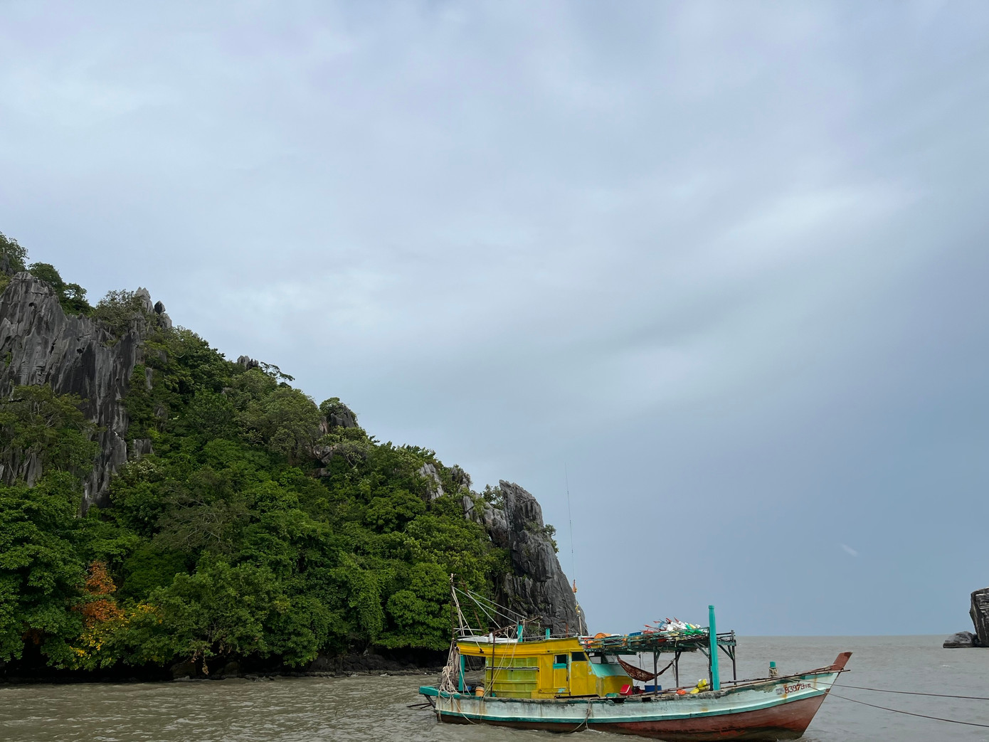 Đảo Hòn Phụ Tử mang vẻ đẹp thanh bình, yên ả, trở nên thu thu hút các nhóm du lịch. Đảo Hòn Phụ Tử mang vẻ đẹp thanh bình, yên ả, trở nên thu thu hút các nhóm du lịch.