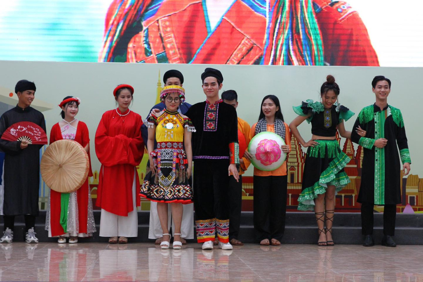 Các đội thi trang phục truyền thống quốc gia. Các đội thi trang phục truyền thống quốc gia.