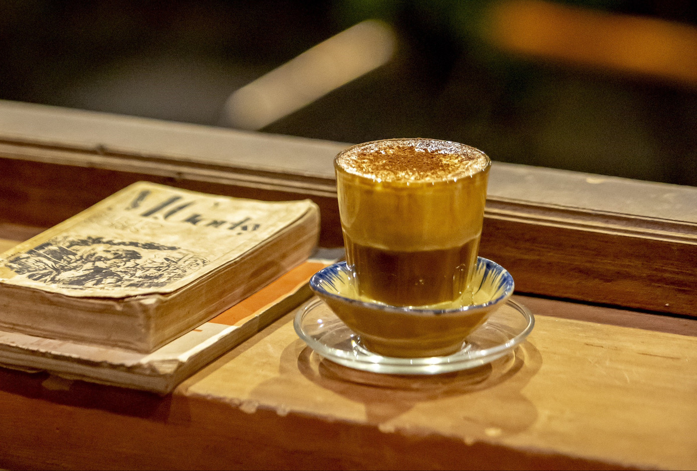 Cà phê trứng thơm ngon, béo ngậy là sự lựa chọn của rất nhiều bạn trẻ khi tiết trời vào Thu. Cà phê trứng thơm ngon, béo ngậy là sự lựa chọn của rất nhiều bạn trẻ khi tiết trời vào Thu.