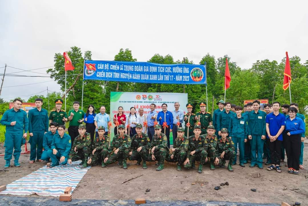 Các chiến sĩ "Hành quân Xanh" TP. HCM có mặt tại huyện Nhà Bè để thực hiện những công trình, phần việc.