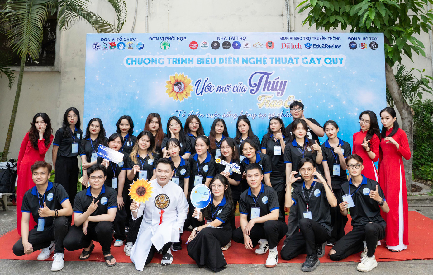 Chương trình do các bạn sinh viên tổ chức.