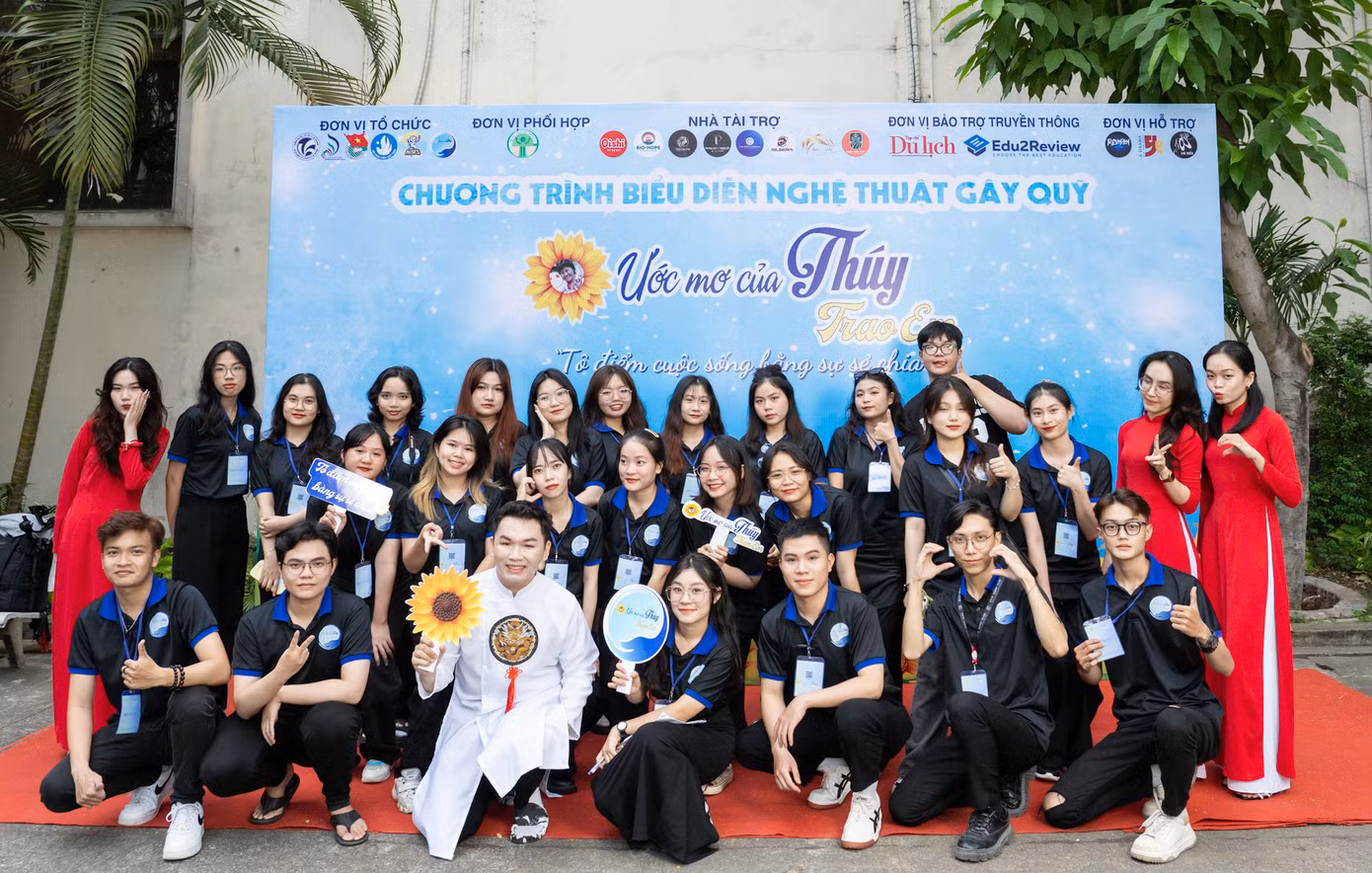 Chương trình do các bạn sinh viên tổ chức.