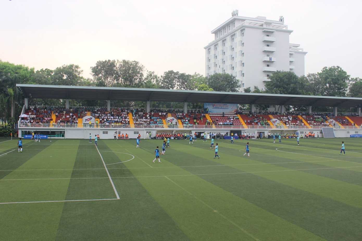 Sau Lễ khai mạc các trận đấu diễn ra đầy kịch tính.