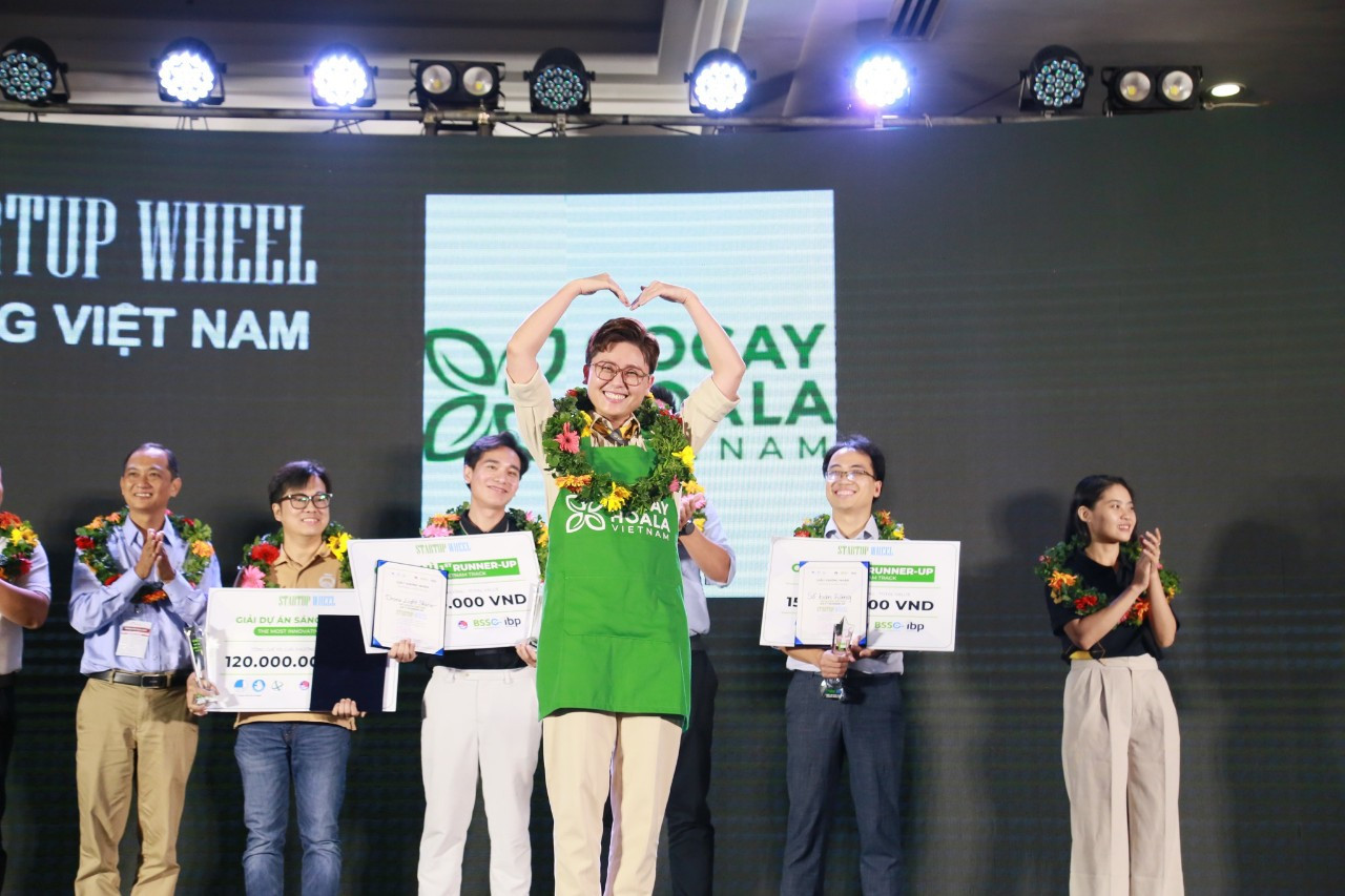 Founder “Cỏ cây hoa lá” chia sẻ, sẽ dùng số tiền và các gói hỗ trợ nhận được cho hoạt động Marketing, Branding và kinh doanh cuối năm. Founder “Cỏ cây hoa lá” chia sẻ, sẽ dùng số tiền và các gói hỗ trợ nhận được cho hoạt động Marketing, Branding và kinh doanh cuối năm.