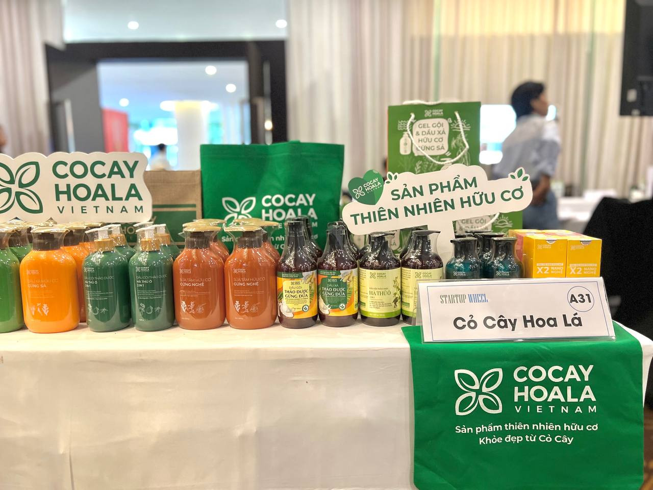 Sản phẩm của thương hiệu “Cỏ cây hoa lá” xuất hiện thường xuyên trên các sàn thương mại điện tử trong và ngoài nước. Sản phẩm của thương hiệu “Cỏ cây hoa lá” xuất hiện thường xuyên trên các sàn thương mại điện tử trong và ngoài nước.