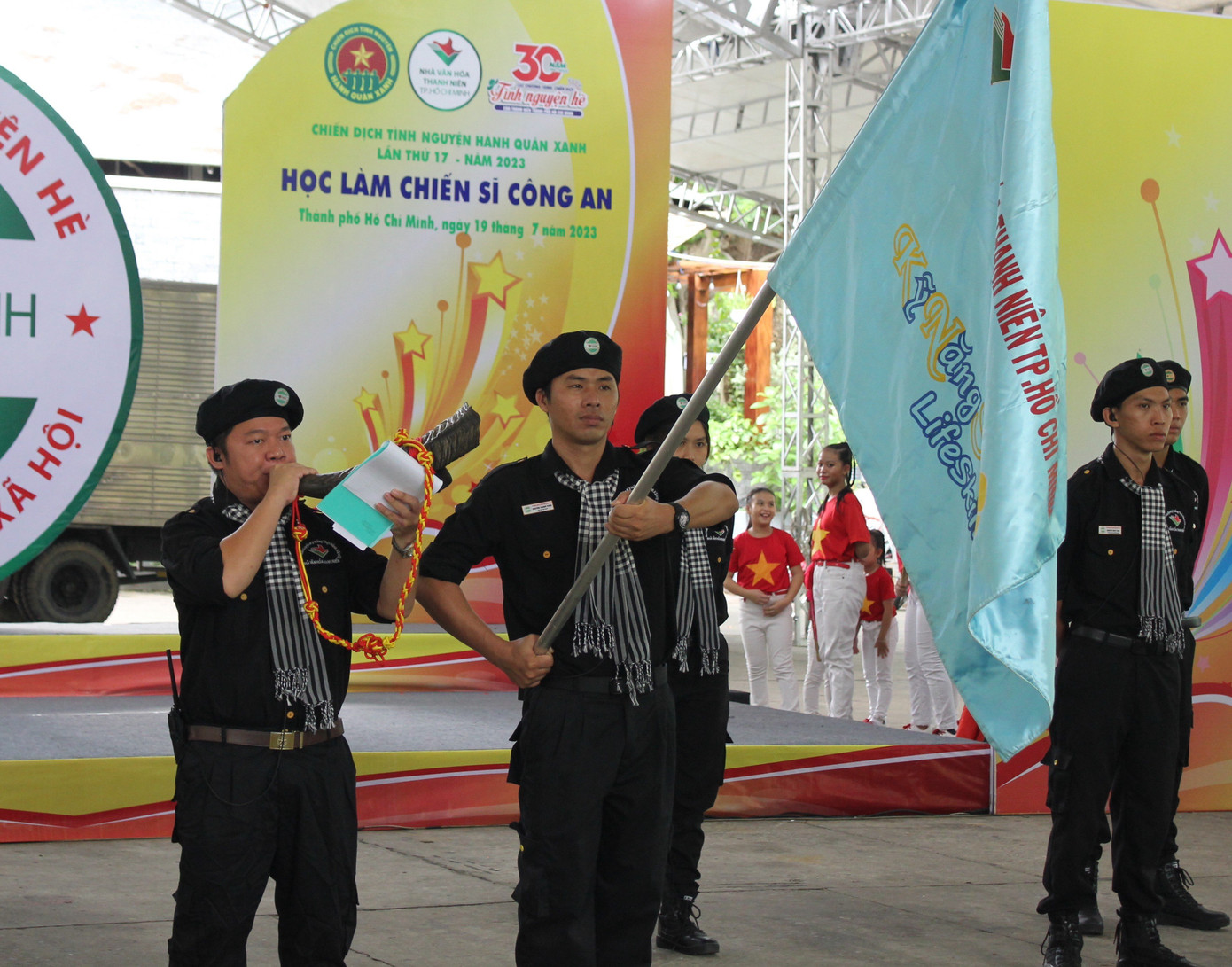 Hội đồng huấn luyện thực hiện nghi lễ xuất quân Chương trình ‘Học làm chiến sĩ Công an’ năm 2023.